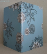 Geschenkpapier Blüten auf Blaugrau