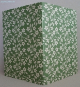 Geschenkpapier Blümchen auf Grün